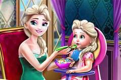 Эльза Кормит Малыша - Elsa Mommy Toddler Feed